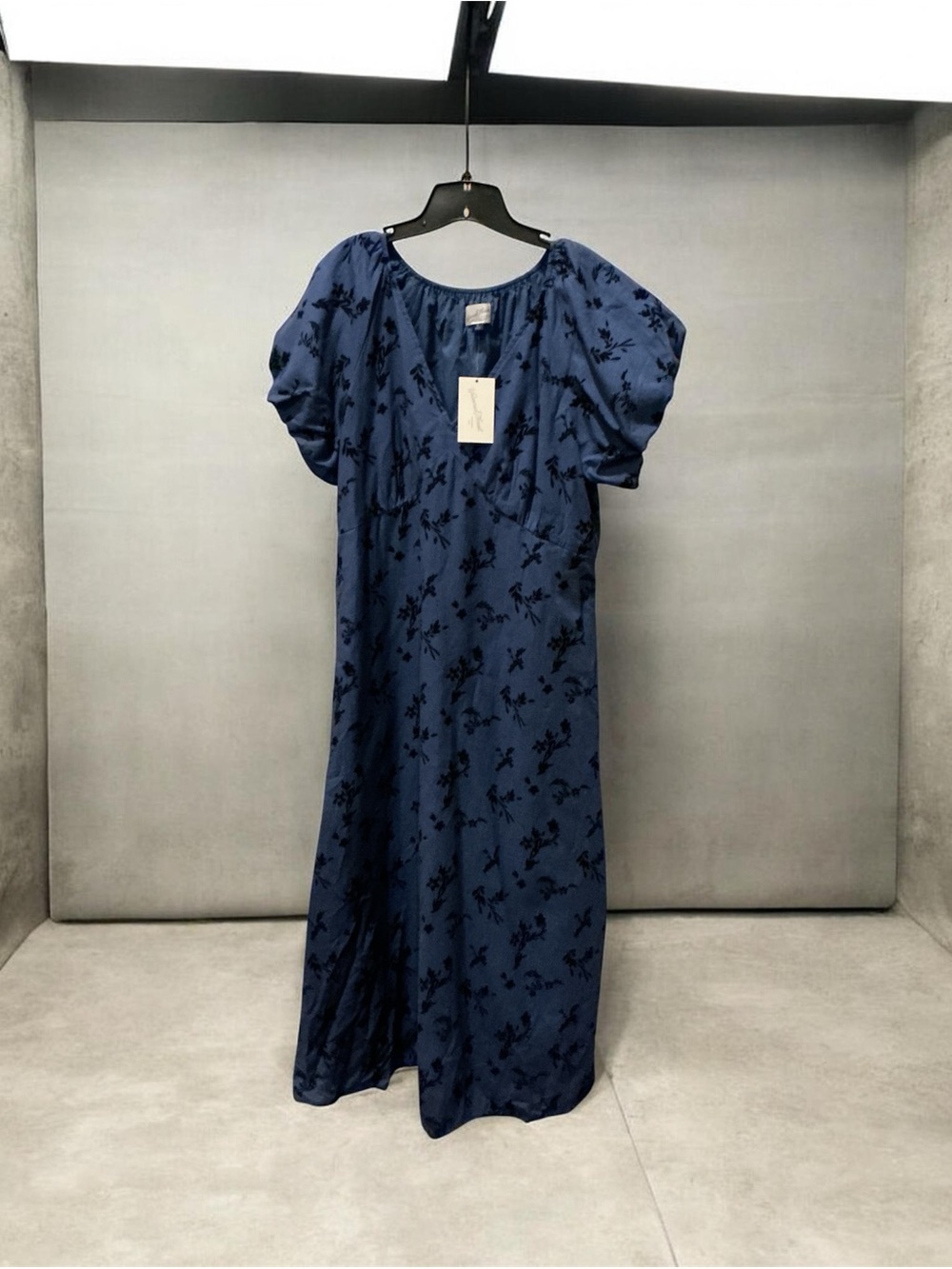 Universal Thread Navy Blue Floral Puff-Sleeve Midi Dress